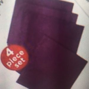 4 purple napkins